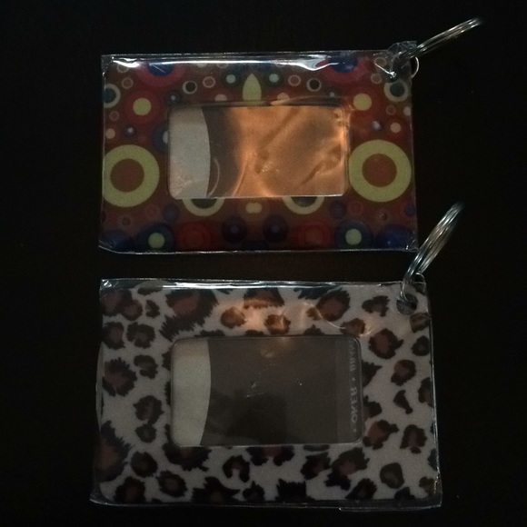 2 Keychain Readers / Magnifiers - Picture 3 of 4